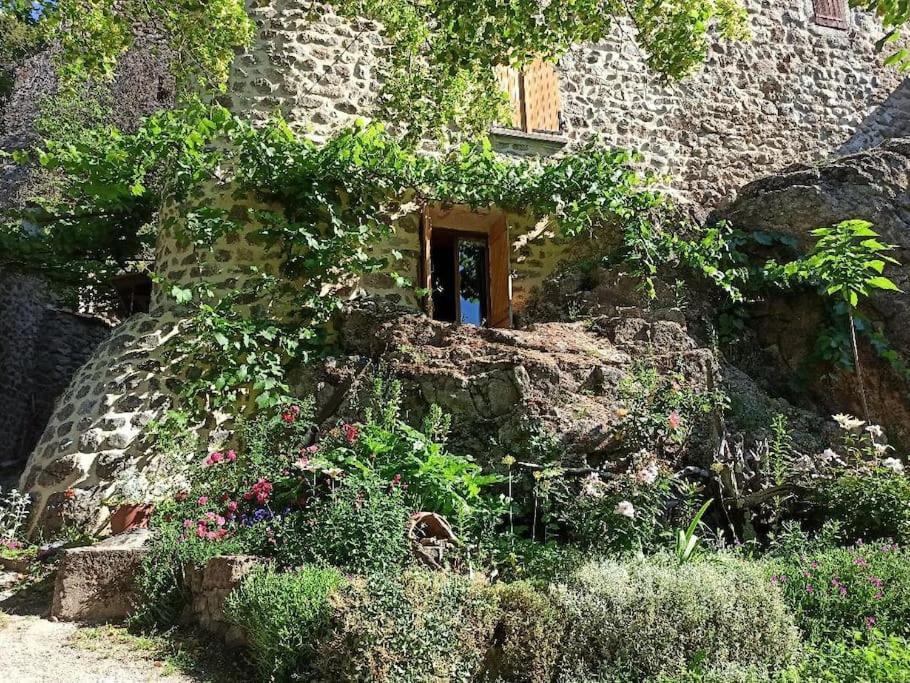 Gite Le Rocher Du Chateau De Retourtour Lamastre Exterior foto
