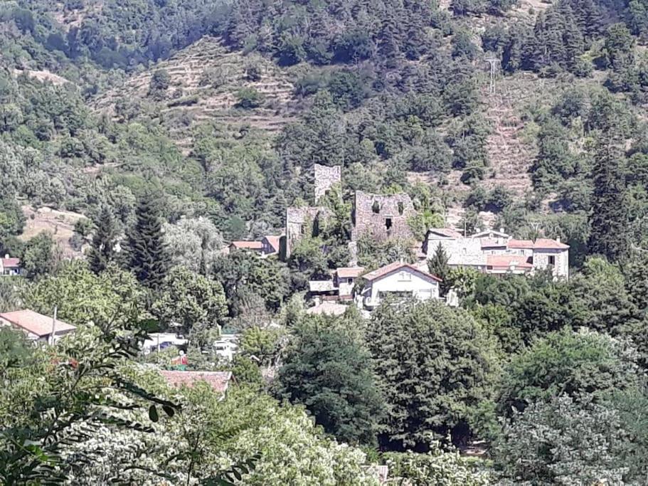 Gite Le Rocher Du Chateau De Retourtour Lamastre Exterior foto