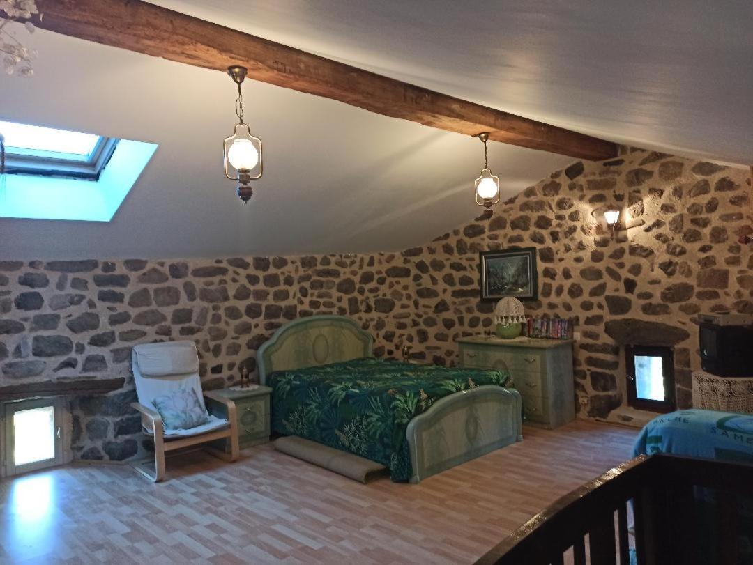 Gite Le Rocher Du Chateau De Retourtour Lamastre Exterior foto