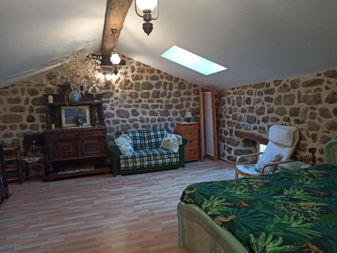 Gite Le Rocher Du Chateau De Retourtour Lamastre Exterior foto
